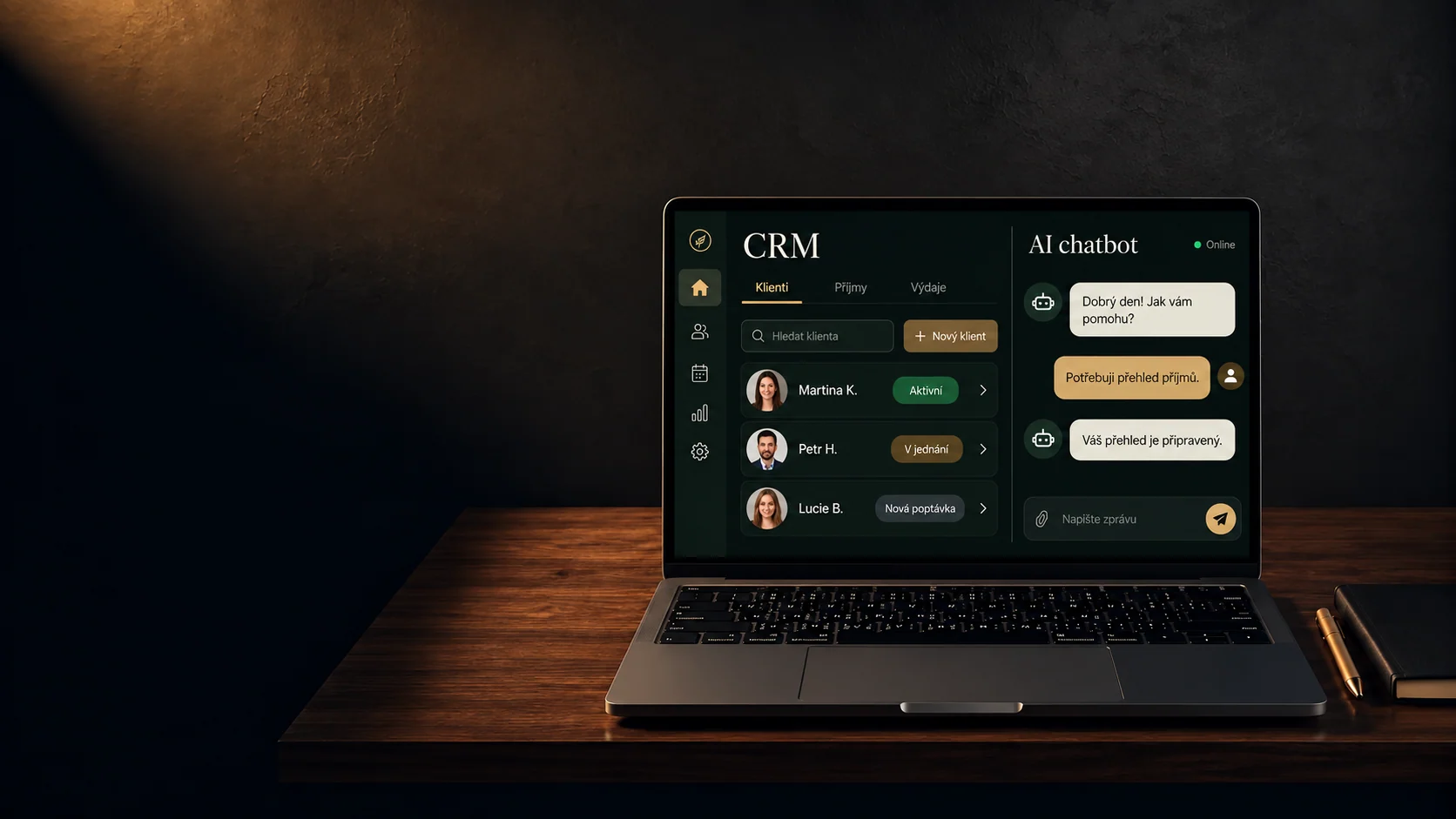 Notebook s CRM a AI chatbotem. Ilustrační rozhraní.