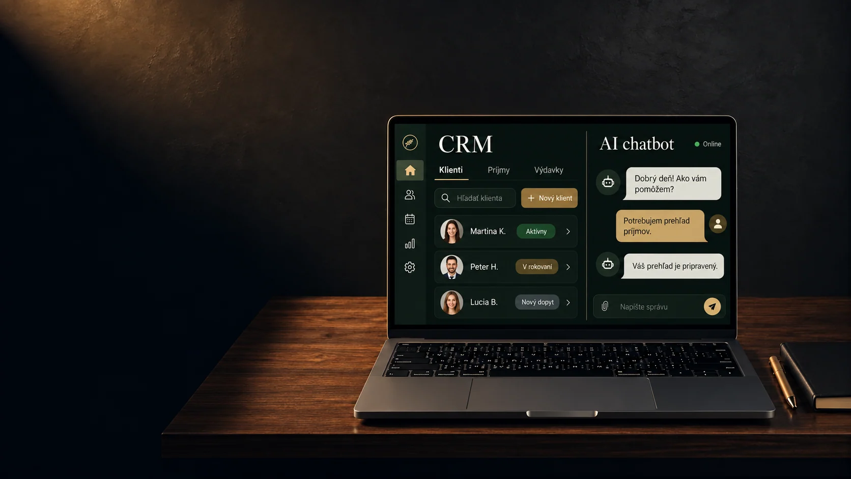 Notebook s CRM a AI chatbotom. Ilustračné rozhranie.